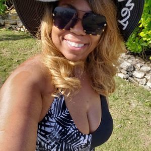 Meet your Posher, Deloise